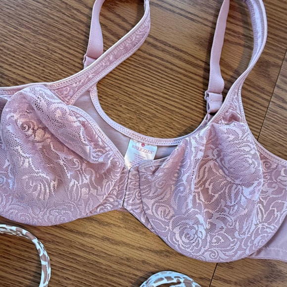 NWOT Bali 3 pc set-  underwire Non- padded bras. Breezies Pink front closure - Picture 7 of 7